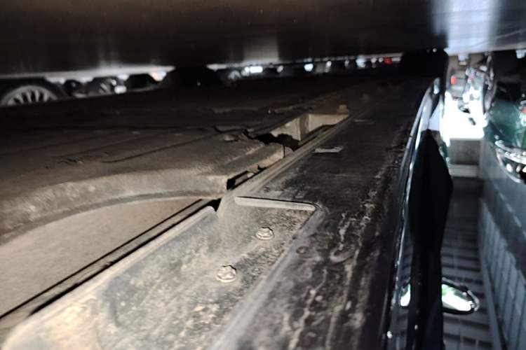 Used VOYAH Dream 2025 PHEV Four-Wheel-Drive Flagship Kunpeng Edition Left Side Sill