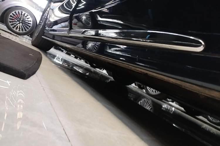 Used VOYAH Dream 2025 PHEV Four-Wheel-Drive Flagship Kunpeng Edition Left Side Sill