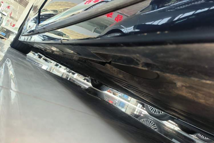 Used VOYAH Dream 2025 PHEV Four-Wheel-Drive Flagship Kunpeng Edition Left Side Sill