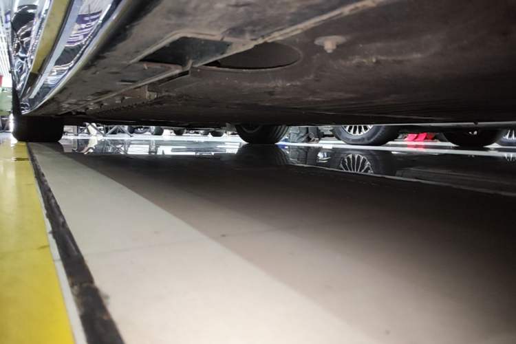 Used VOYAH Dream 2025 PHEV Four-Wheel-Drive Flagship Kunpeng Edition Left Side Sill