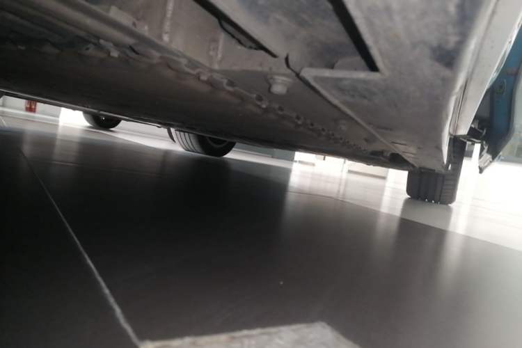 Used VOYAH Dream 2025 PHEV Four-Wheel-Drive Flagship Kunpeng Edition Left Side Sill