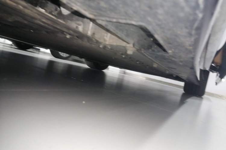Used VOYAH Dream 2025 PHEV Four-Wheel-Drive Flagship Kunpeng Edition Left Side Sill