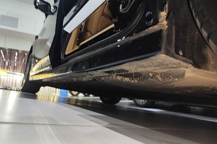 Used VOYAH Dream 2025 PHEV Four-Wheel Drive Prestige Qiankun Edition Left Side Sill