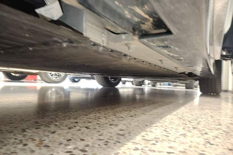 Used VOYAH Dream 2025 PHEV Four-Wheel Drive Prestige Kunpeng Edition Left Side Sill