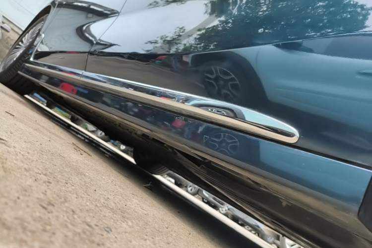 Used VOYAH Dream 2025 PHEV Four-Wheel-Drive Flagship Kunpeng Edition Left Side Sill
