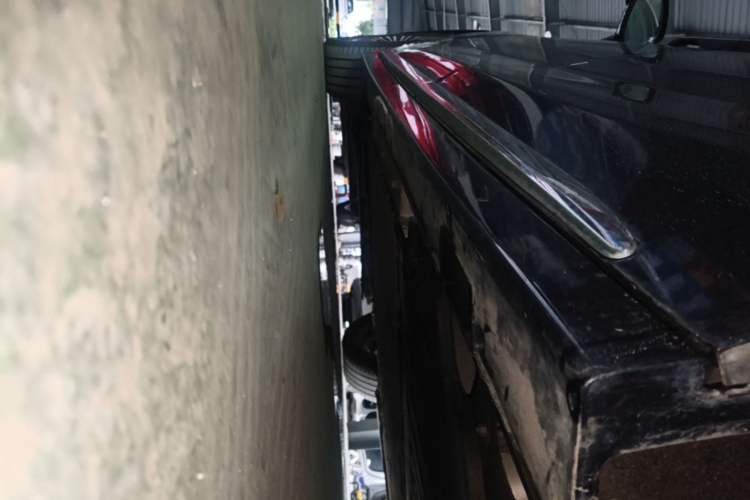 Used VOYAH Dream 2025 PHEV Four-Wheel-Drive Flagship Kunpeng Edition Left Side Sill