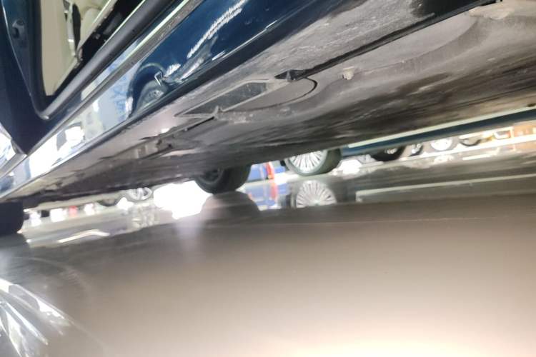 Used VOYAH Dream 2025 PHEV Four-Wheel Drive Prestige Kunpeng Edition Left Side Sill
