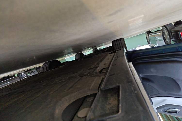 Used VOYAH Dream 2025 PHEV Four-Wheel Drive Prestige Kunpeng Edition Left Side Sill