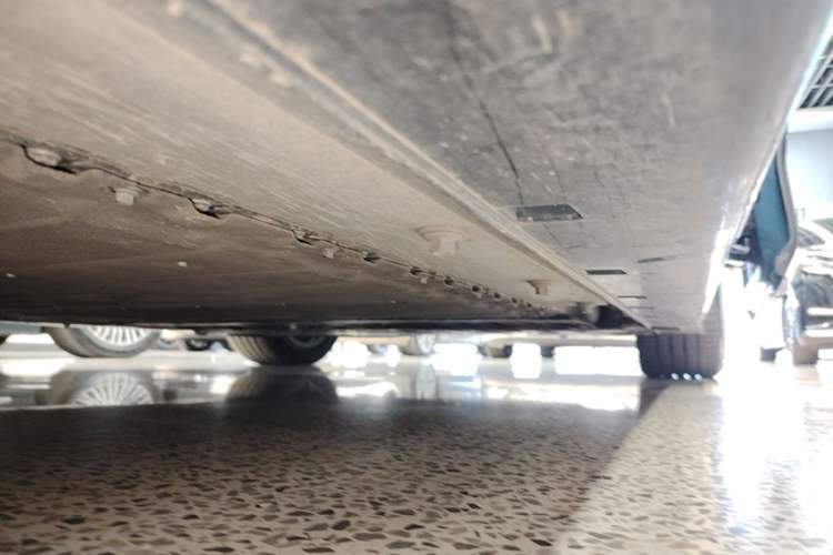 Used VOYAH Dream 2025 PHEV Four-Wheel-Drive Flagship Kunpeng Edition Left Side Sill