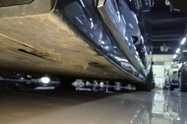 Used VOYAH Dream 2025 PHEV Four-Wheel-Drive Flagship Kunpeng Edition Left Side Sill