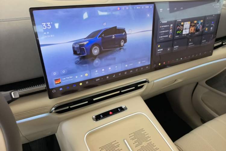 Used VOYAH Dream 2025 PHEV Four-Wheel-Drive Flagship Kunpeng Edition Odometer Close Up