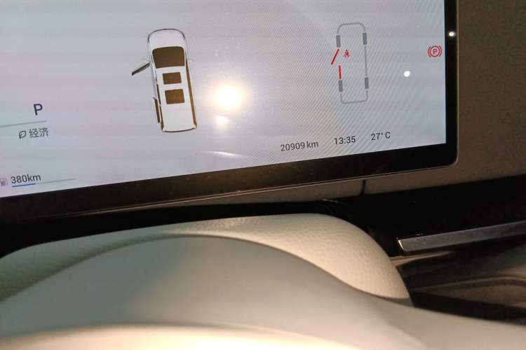 Used VOYAH Dream 2025 PHEV Four-Wheel Drive Prestige Kunpeng Edition Odometer Close Up