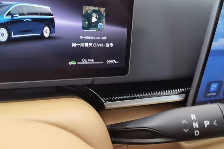 Used VOYAH Dream 2025 PHEV Four-Wheel Drive Prestige Qiankun Edition Odometer Close Up