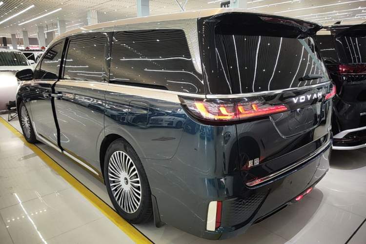 Used VOYAH Dream 2025 PHEV Four-Wheel-Drive Flagship Kunpeng Edition Rear Left 45 Deg