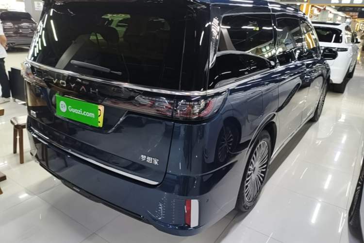 Used VOYAH Dream 2025 PHEV Four-Wheel Drive Excellence Kunpeng Edition Rear Right 45 Deg