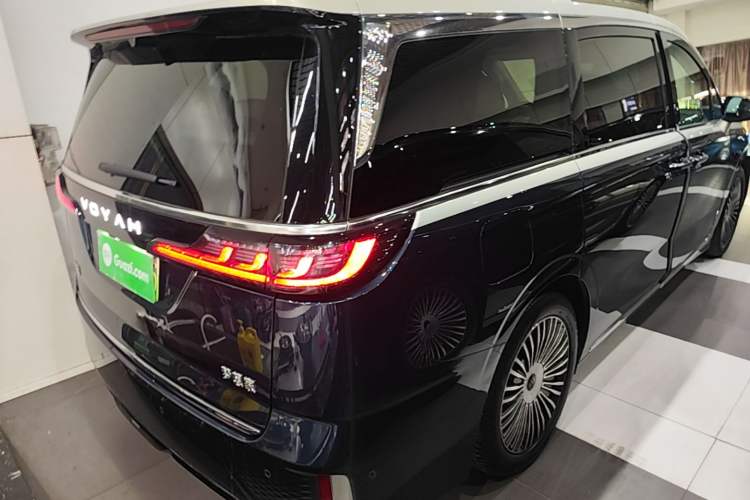 Used VOYAH Dream 2025 PHEV Four-Wheel-Drive Flagship Version – Qiankun Edition Rear Right 45 Deg