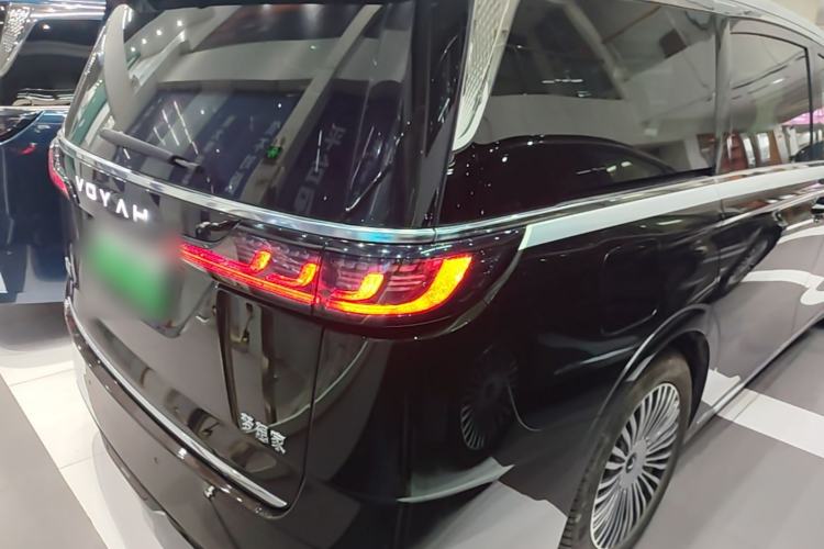 Used VOYAH Dream 2025 PHEV Four-Wheel-Drive Flagship Version – Qiankun Edition Rear Right 45 Deg