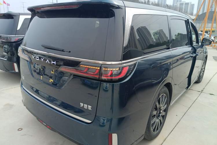 Used VOYAH Dream 2025 EV Four-Wheel Drive Flagship Kunpeng Edition Rear Right 45 Deg