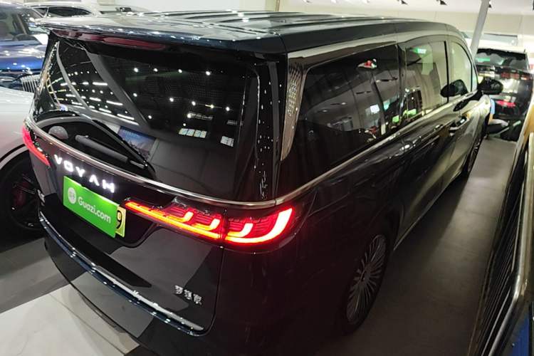 Used VOYAH Dream 2025 PHEV Four-Wheel-Drive Flagship Kunpeng Edition Rear Right 45 Deg