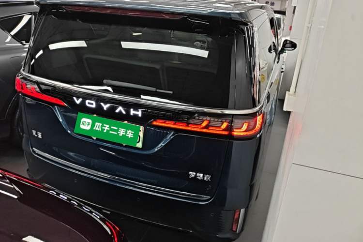 Used VOYAH Dream 2025 PHEV Four-Wheel-Drive Flagship Kunpeng Edition Rear Right 45 Deg