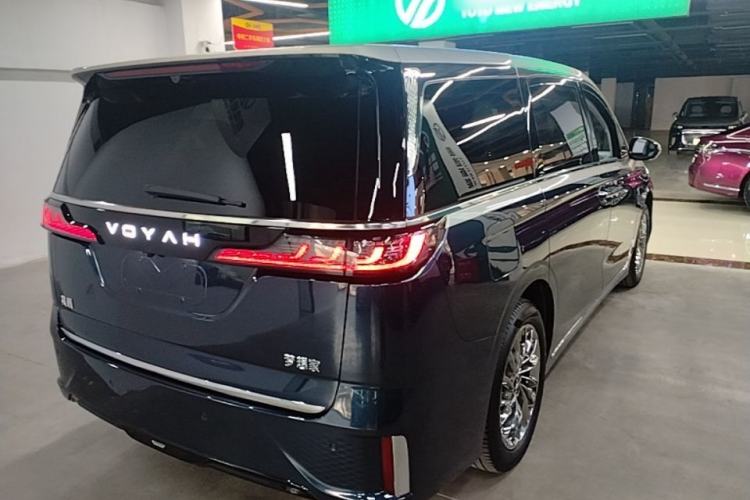 Used VOYAH Dream 2025 EV Four-Wheel Drive Flagship Kunpeng Edition Rear Right 45 Deg