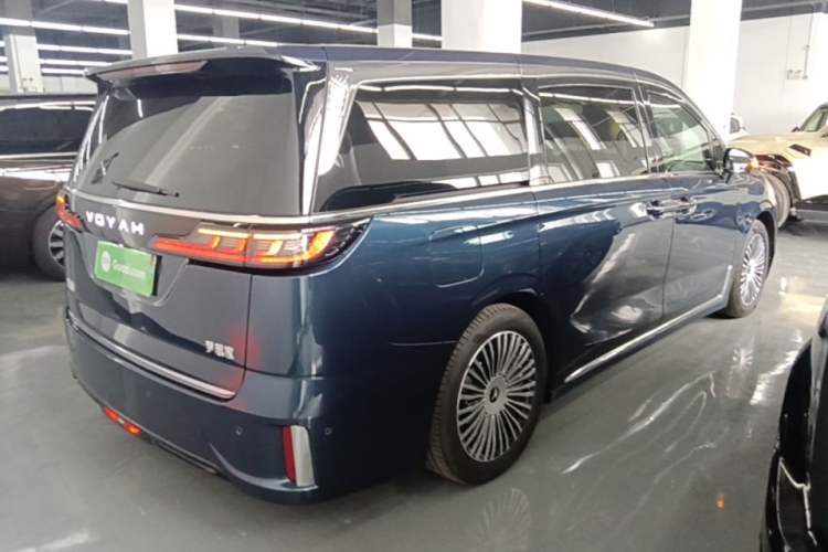Used VOYAH Dream 2025 PHEV Four-Wheel-Drive Flagship Kunpeng Edition Rear Right 45 Deg