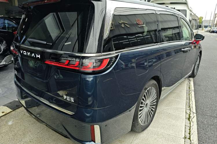 Used VOYAH Dream 2025 PHEV Four-Wheel-Drive Flagship Kunpeng Edition Rear Right 45 Deg