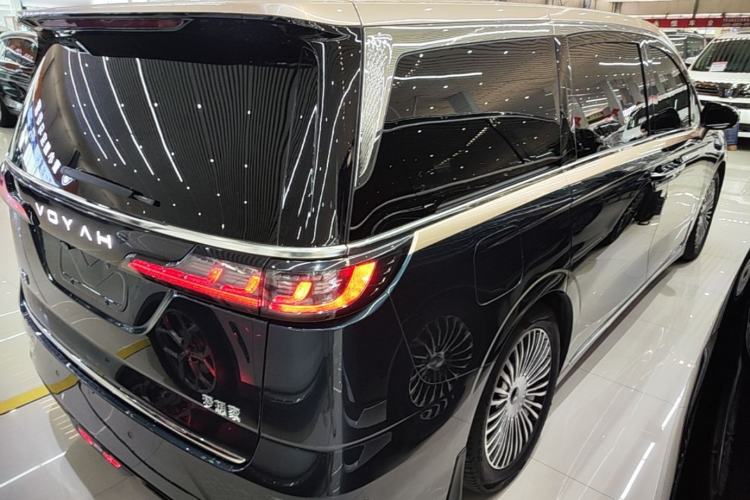 Used VOYAH Dream 2025 PHEV Four-Wheel-Drive Flagship Kunpeng Edition Rear Right 45 Deg