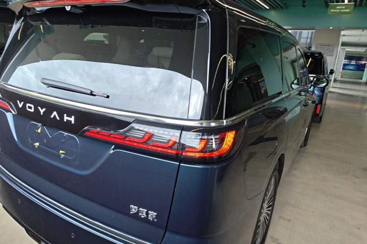 Used VOYAH Dream 2025 PHEV Four-Wheel Drive Prestige Kunpeng Edition Rear Right 45 Deg
