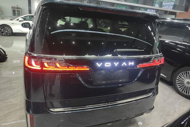 Used VOYAH Dream 2025 PHEV Four-Wheel-Drive Flagship Kunpeng Edition Rear