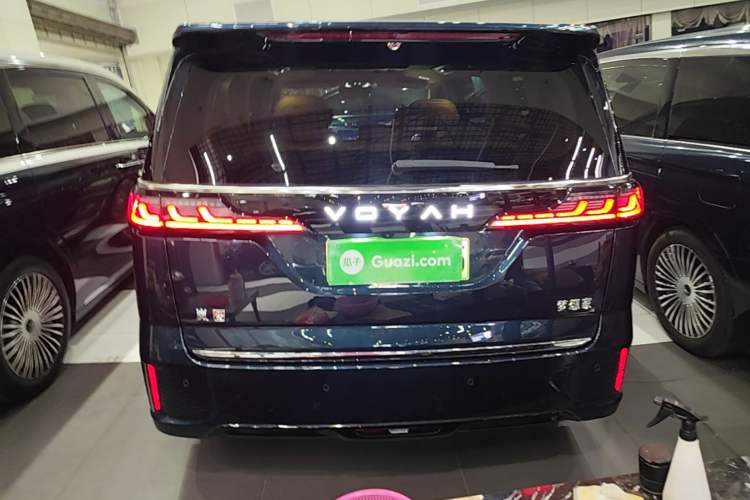 Used VOYAH Dream 2025 PHEV Four-Wheel Drive Prestige Qiankun Edition Rear