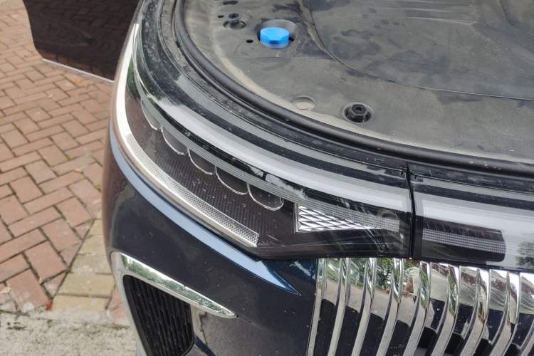 Used VOYAH Dream 2025 PHEV Four-Wheel Drive Prestige Kunpeng Edition Right Front Headlight