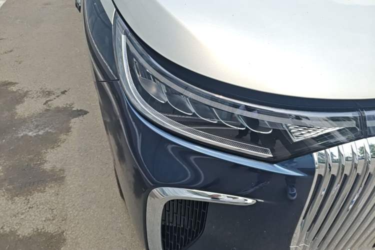 Used VOYAH Dream 2025 PHEV Four-Wheel-Drive Flagship Version – Qiankun Edition Right Front Headlight