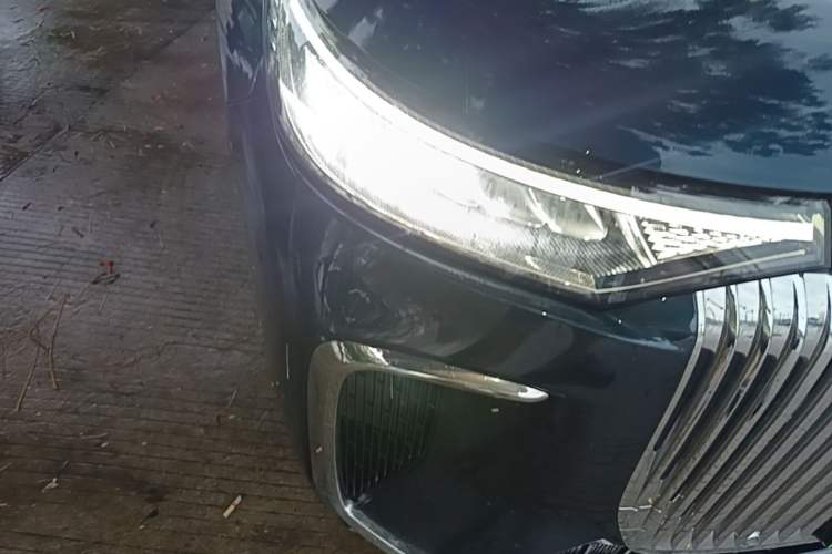 Used VOYAH Dream 2025 PHEV Four-Wheel-Drive Flagship Kunpeng Edition Right Front Headlight