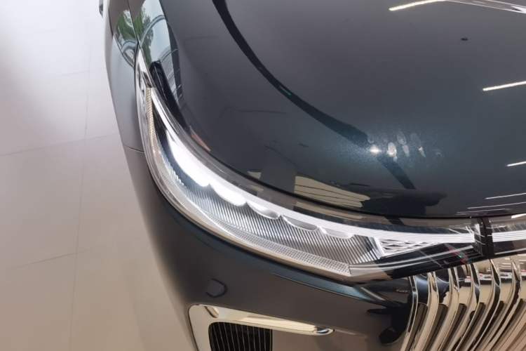 Used VOYAH Dream 2025 PHEV Four-Wheel Drive Prestige Qiankun Edition Right Front Headlight