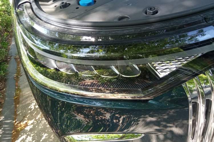 Used VOYAH Dream 2025 PHEV Four-Wheel Drive Excellence Kunpeng Edition Right Front Headlight