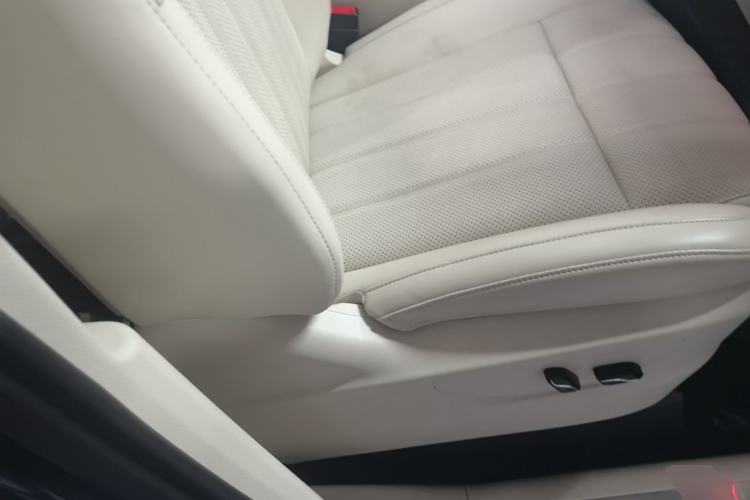 Used VOYAH Dream 2025 PHEV Four-Wheel-Drive Flagship Kunpeng Edition Right Front Seat