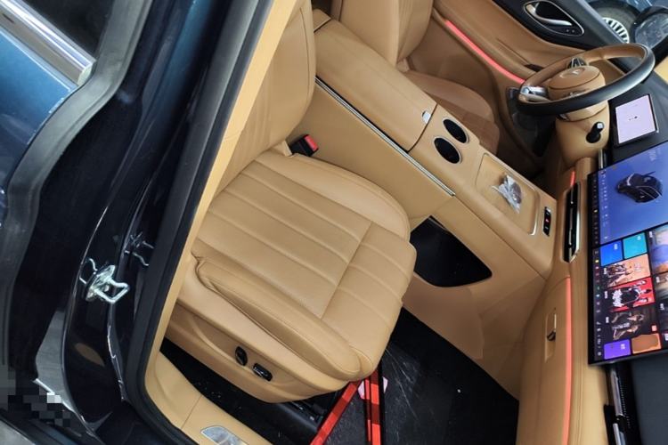Used VOYAH Dream 2025 PHEV Four-Wheel-Drive Flagship Kunpeng Edition Right Front Seat