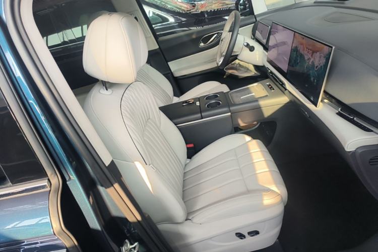 Used VOYAH Dream 2025 PHEV Four-Wheel-Drive Flagship Kunpeng Edition Right Front Seat