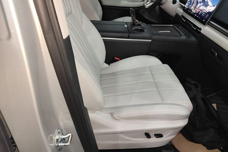 Used VOYAH Dream 2025 PHEV Four-Wheel-Drive Flagship Version – Qiankun Edition Right Front Seat