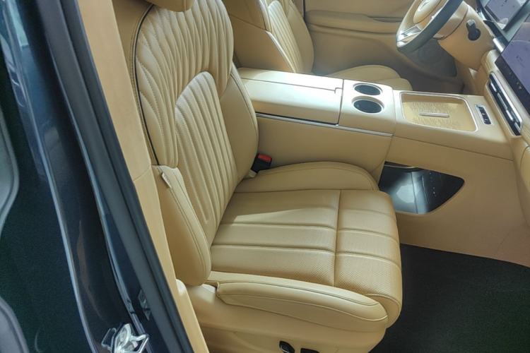 Used VOYAH Dream 2025 PHEV Four-Wheel-Drive Flagship Kunpeng Edition Right Front Seat