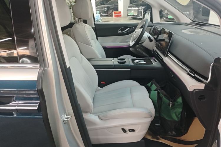 Used VOYAH Dream 2025 PHEV Four-Wheel-Drive Flagship Version – Qiankun Edition Right Front Seat