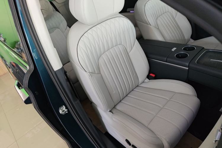 Used VOYAH Dream 2025 PHEV Four-Wheel-Drive Flagship Kunpeng Edition Right Front Seat