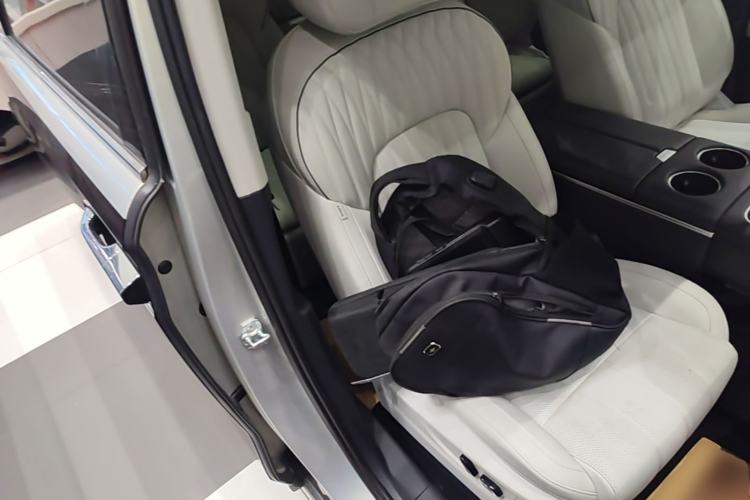 Used VOYAH Dream 2025 PHEV Four-Wheel-Drive Flagship Version – Qiankun Edition Right Front Seat