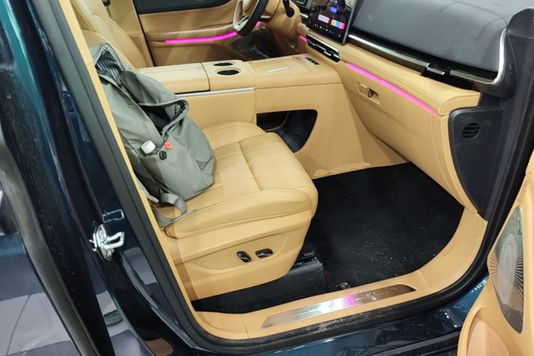 Used VOYAH Dream 2025 EV Four-Wheel Drive Prestige Qiankun Edition Right Front Seat