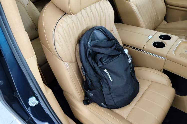 Used VOYAH Dream 2025 PHEV Four-Wheel-Drive Flagship Kunpeng Edition Right Front Seat