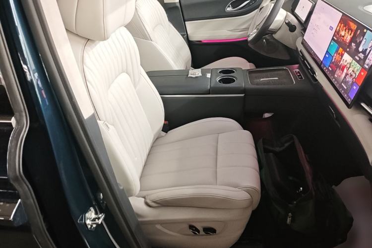 Used VOYAH Dream 2025 PHEV Four-Wheel-Drive Flagship Kunpeng Edition Right Front Seat