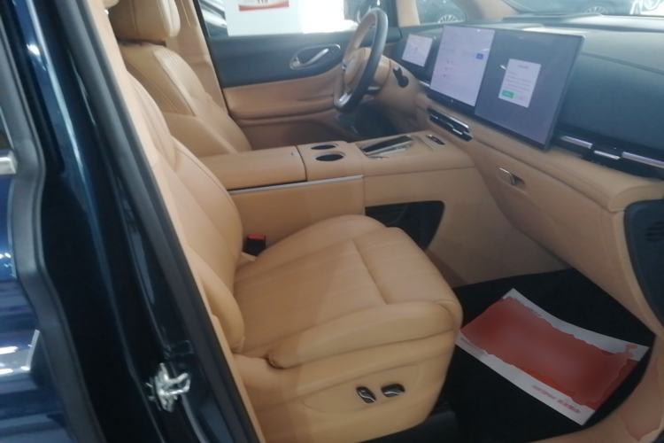 Used VOYAH Dream 2025 PHEV Four-Wheel-Drive Flagship Kunpeng Edition Right Front Seat