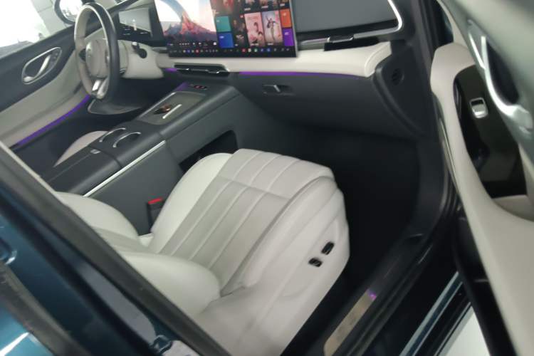 Used VOYAH Dream 2025 PHEV Four-Wheel-Drive Flagship Kunpeng Edition Right Front Seat