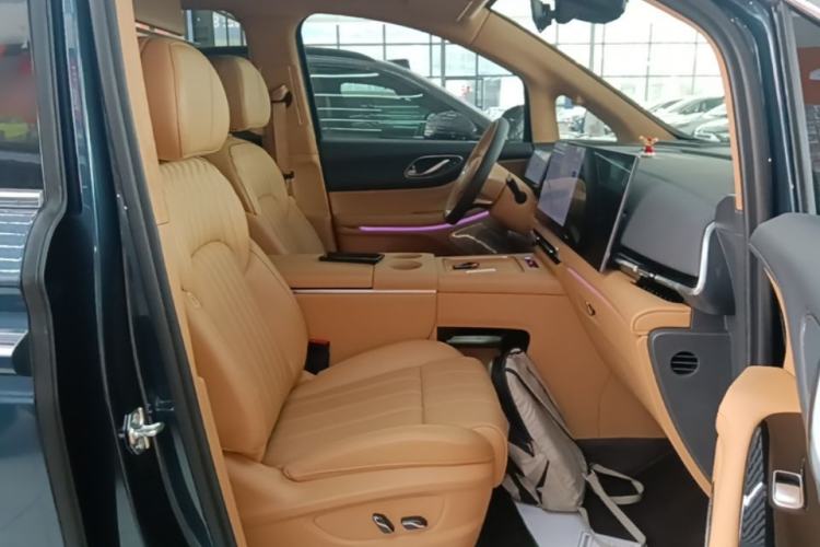 Used VOYAH Dream 2025 PHEV Four-Wheel-Drive Flagship Kunpeng Edition Right Front Seat